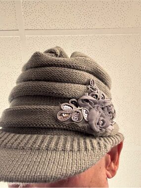 Women’s Slouchy Knitted OSFM Hat Cotton Poly Beanie Floral Detail Streetwear